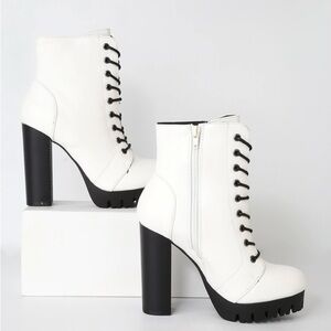 LULUS-GIGI WHITE LACE UP PLATFORM BOOTS-SIZE 8